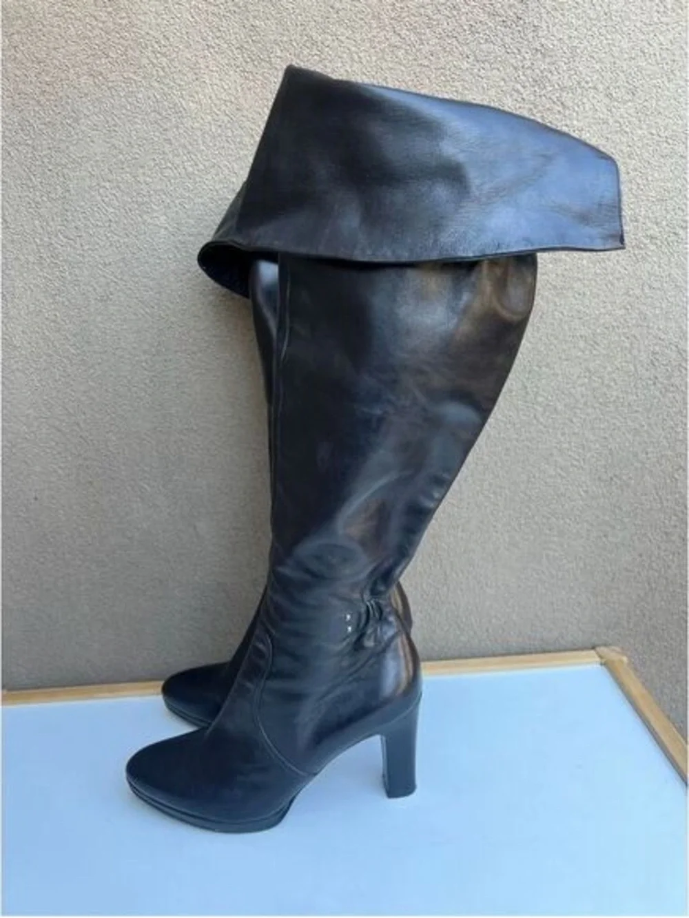 Women's Black Leather Knee-High Heeled Boots